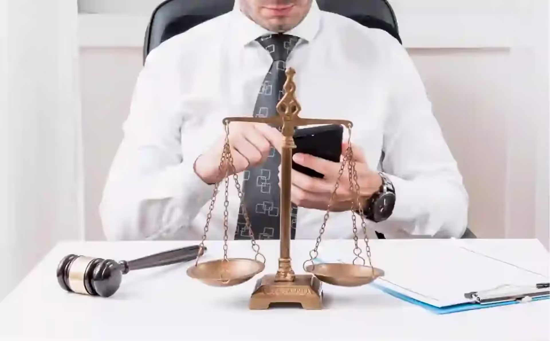 Top 10 AI Tools Every Law Firm Will Use by 2026